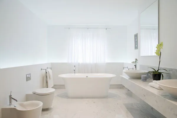 A spacious bathroom